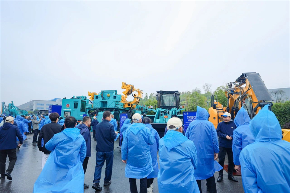 立异引领价值，，，，，，理想成绩未来！yp街机智能25周年庆典暨全球客户节盛大举行