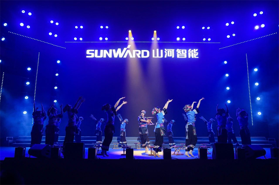 立异引领价值，，，，，，理想成绩未来！yp街机智能25周年庆典暨全球客户节盛大举行