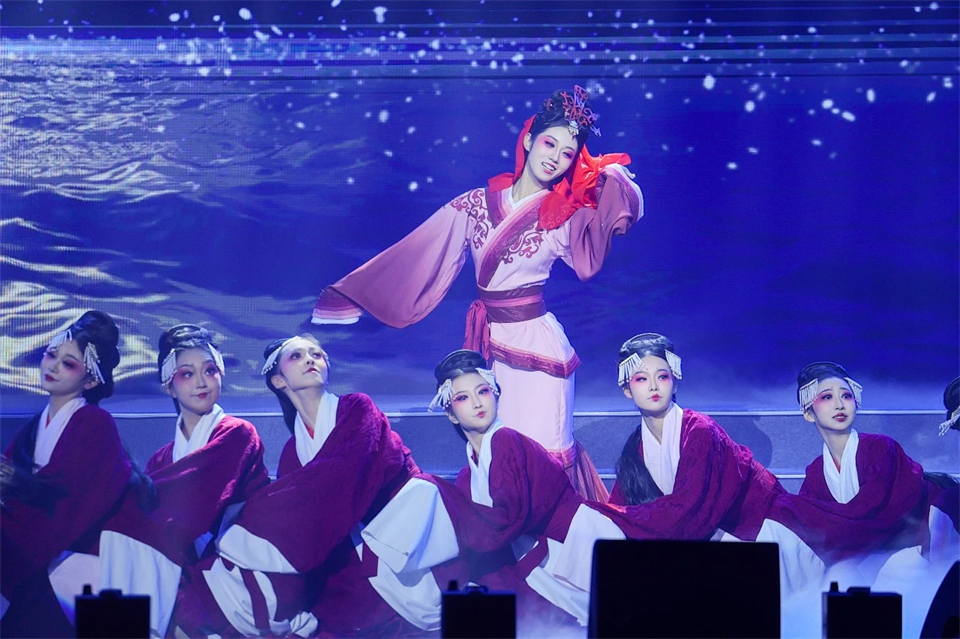 立异引领价值 理想成绩未来——庆祝yp街机智能建设25周年表扬大会暨文艺晚会盛大举行