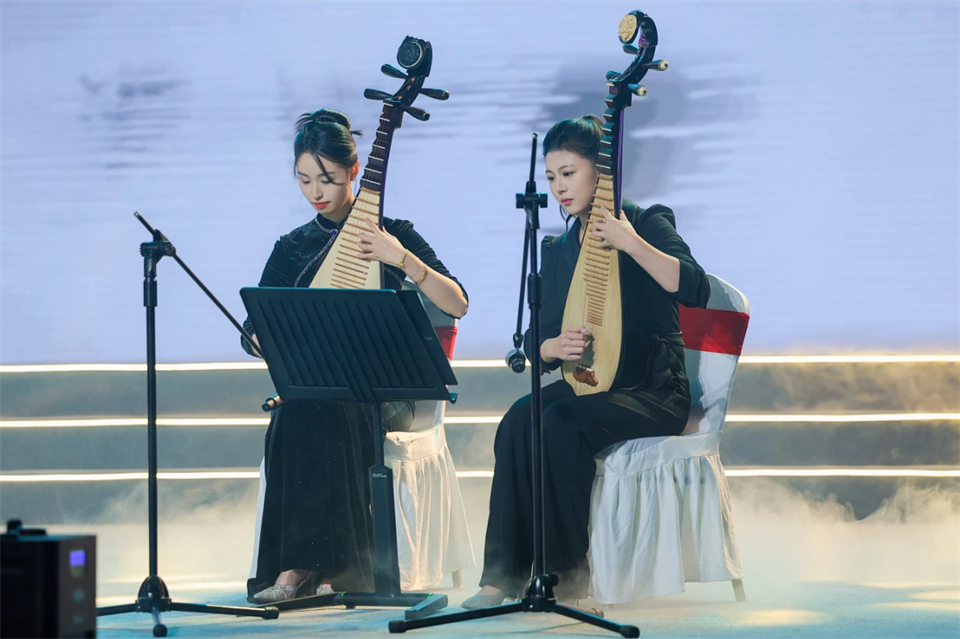 立异引领价值 理想成绩未来——庆祝yp街机智能建设25周年表扬大会暨文艺晚会盛大举行