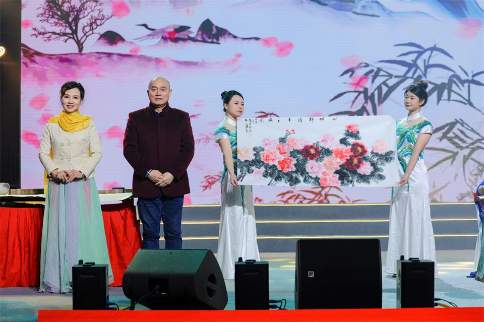 立异引领价值 理想成绩未来——庆祝yp街机智能建设25周年表扬大会暨文艺晚会盛大举行