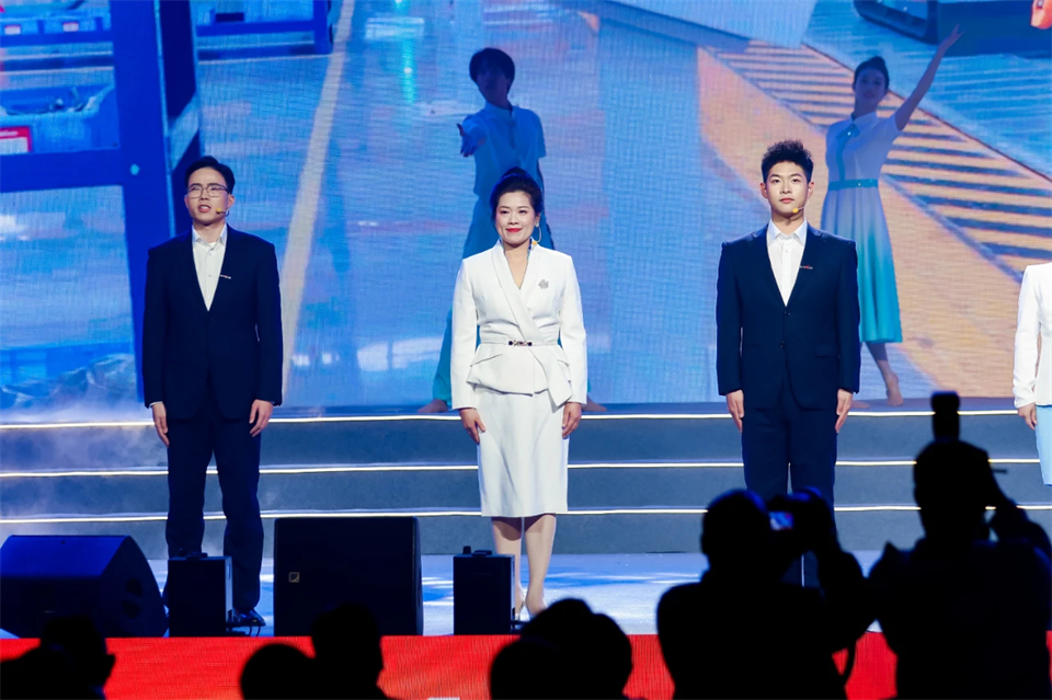 立异引领价值 理想成绩未来——庆祝yp街机智能建设25周年表扬大会暨文艺晚会盛大举行