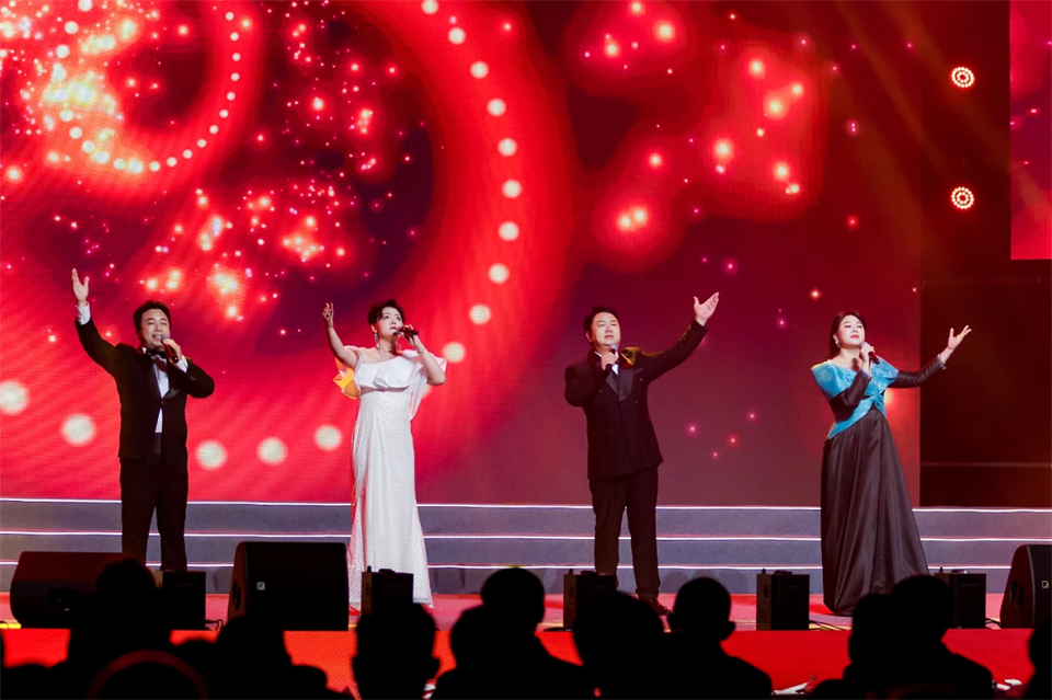 立异引领价值 理想成绩未来——庆祝yp街机智能建设25周年表扬大会暨文艺晚会盛大举行