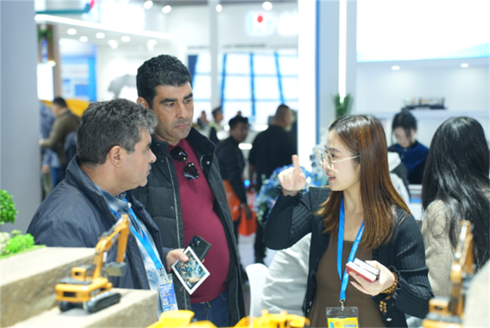 智造空间，，，，价值共生！广州yp街机精彩亮相2024上海宝马展