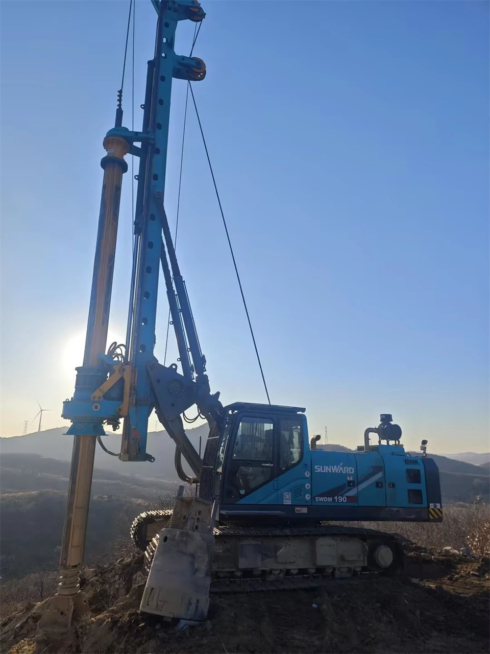 yp街机智能举行电塔桩手艺立异交流会，，，，，，为电力基础设施建设注入新动力