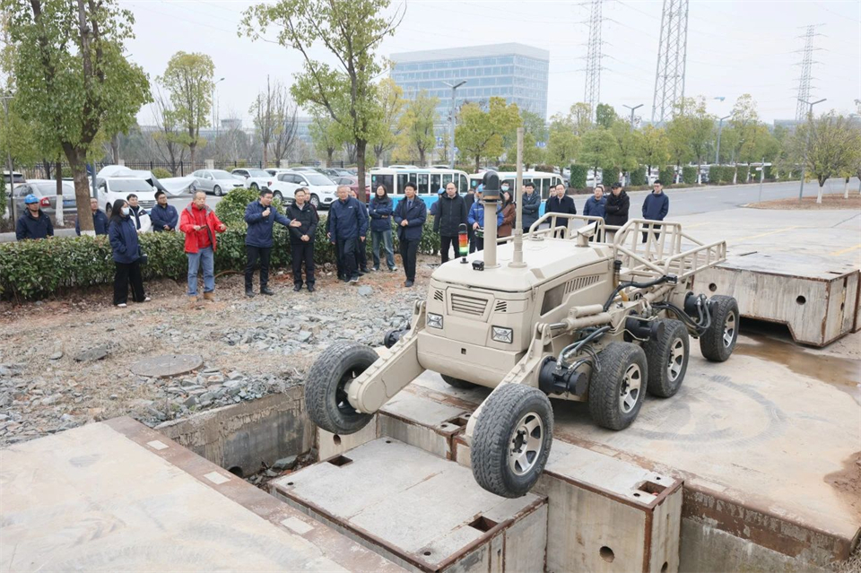 yp街机特装“重大情形智能化应抢救援装备要害手艺及应用”项目顺遂通过效果评价