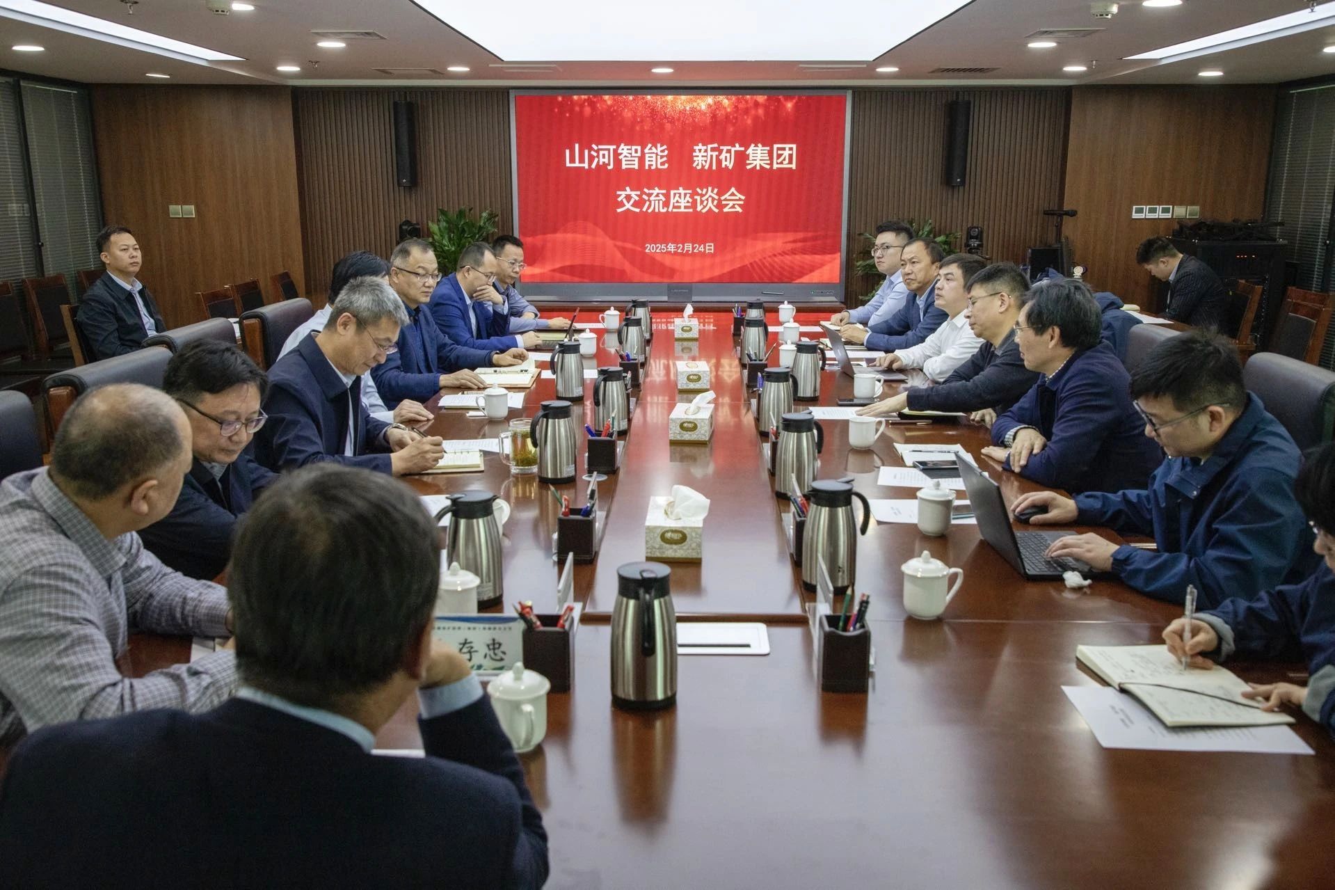 共筑智慧矿山，，，，，yp街机智能董事长付向东率队赴新疆造访新矿集团、八钢矿业