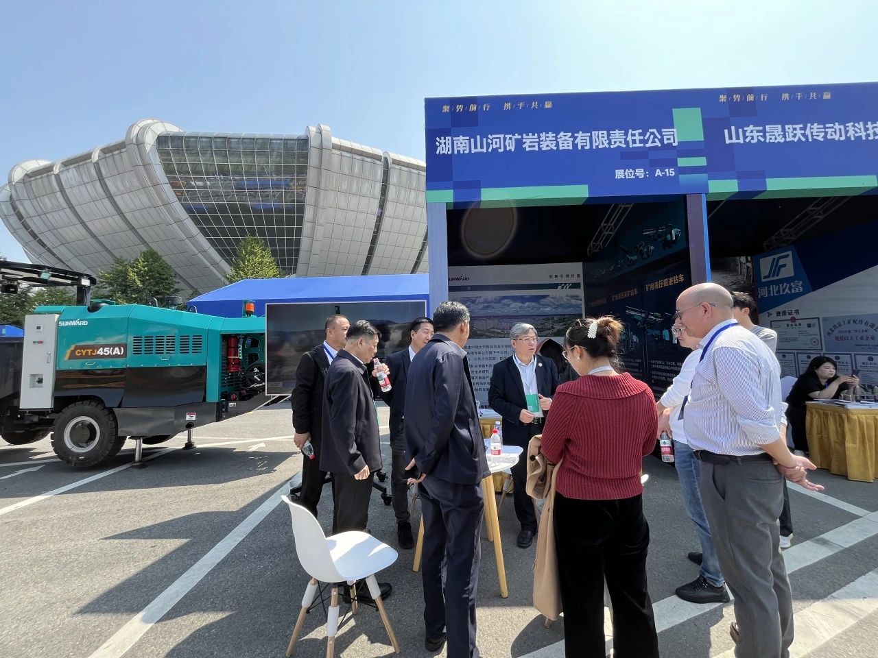 yp街机矿岩携井下掘进台车亮相苍南矿山井巷机械展