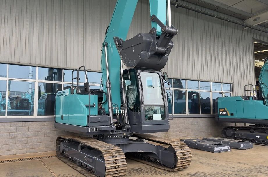 聚焦市场需求，，，，，，yp街机智能三款精品工程液压挖掘机乐成下线