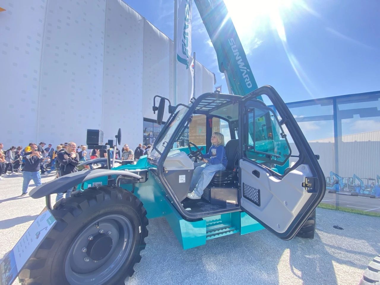 yp街机智能高空机械闪灼Bauma 2025！ 新能源手艺与立异产品获全球瞩目