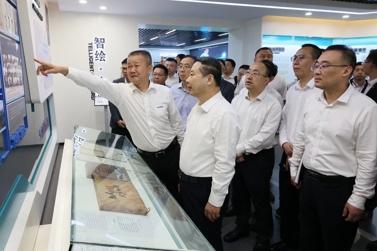 天能控股集团党委书记、董事长张天任率队到访yp街机智能