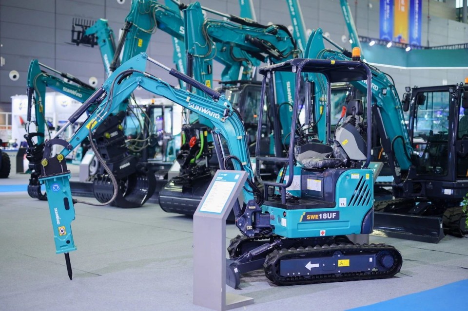 2025 CICEE | 从简单工具迈向多元化解决计划，，，，，yp街机智能泛起非凡挖掘机风范