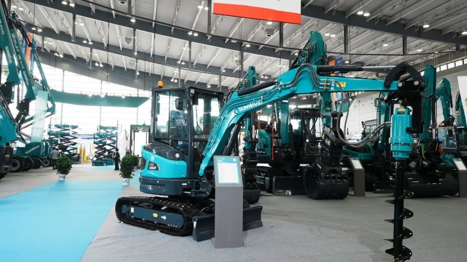 2025 CICEE | 从简单工具迈向多元化解决计划，，，，，yp街机智能泛起非凡挖掘机风范