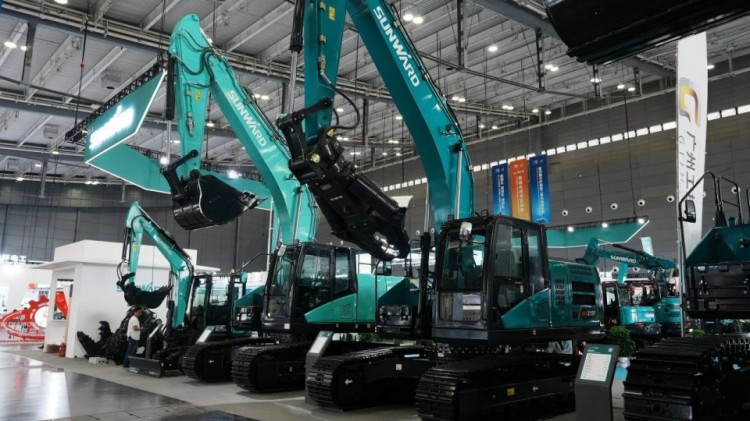 2025 CICEE | 打造极致精品化，，，，，，yp街机智能挖掘机“圈粉”长沙展