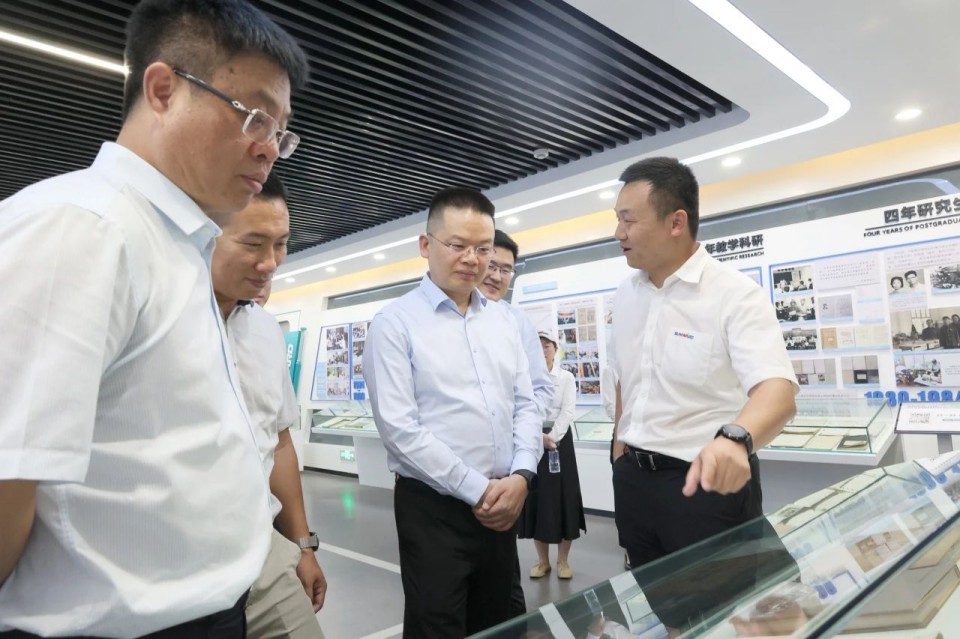 共商相助，，，，，，，，建华控股有限公司董事长汪贵华到访yp街机智能