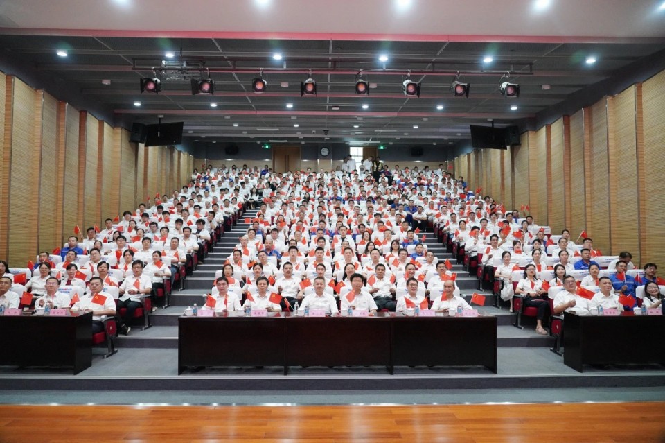 yp街机智能组织集中收看纪念中国人民抗日战争暨天下反法西斯战争胜利80周年大会