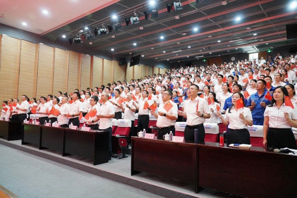 yp街机智能组织集中收看纪念中国人民抗日战争暨天下反法西斯战争胜利80周年大会