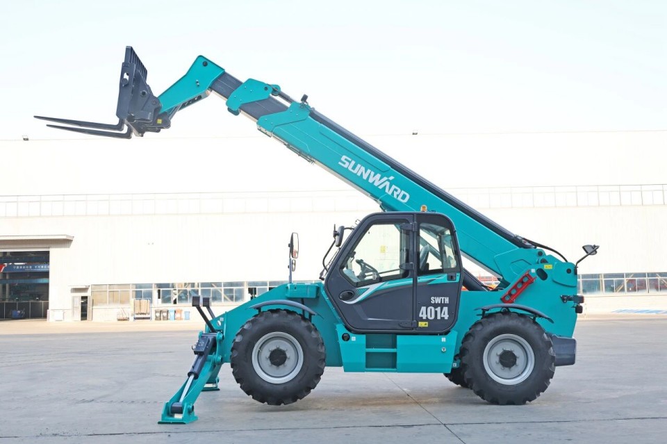 高端机型“双箭齐发”！yp街机智能两款伸缩臂叉装车乐成下线