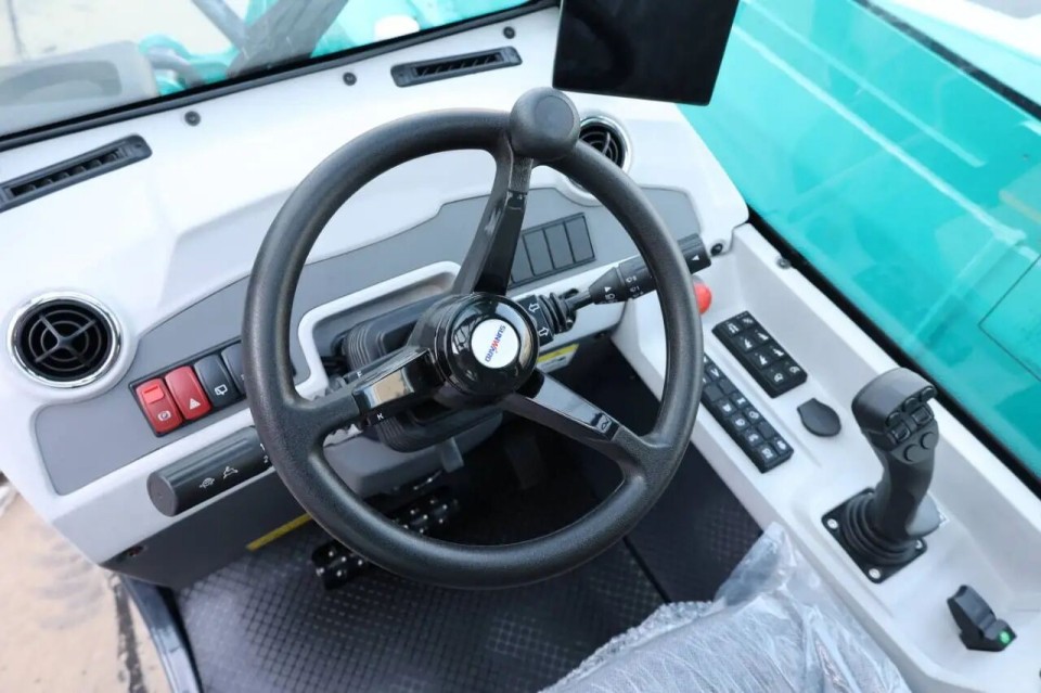 高端机型“双箭齐发”！yp街机智能两款伸缩臂叉装车乐成下线