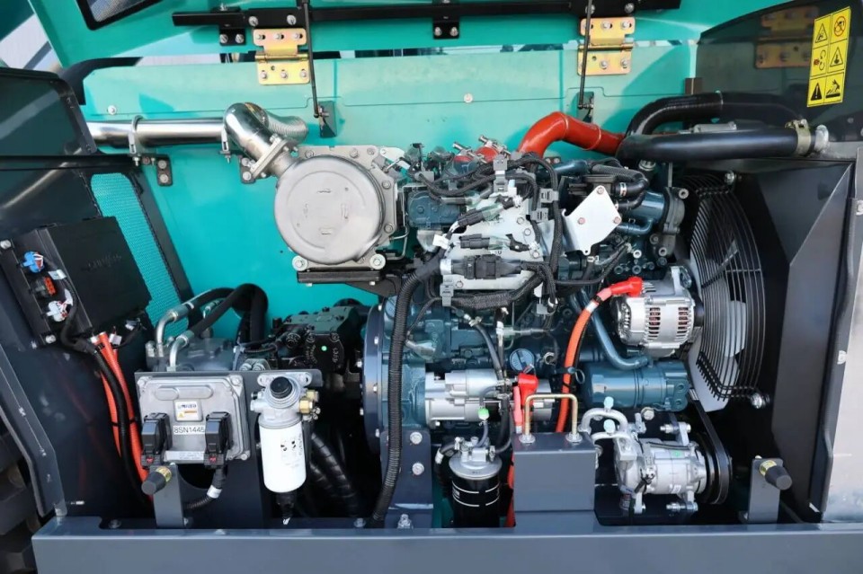 高端机型“双箭齐发”！yp街机智能两款伸缩臂叉装车乐成下线