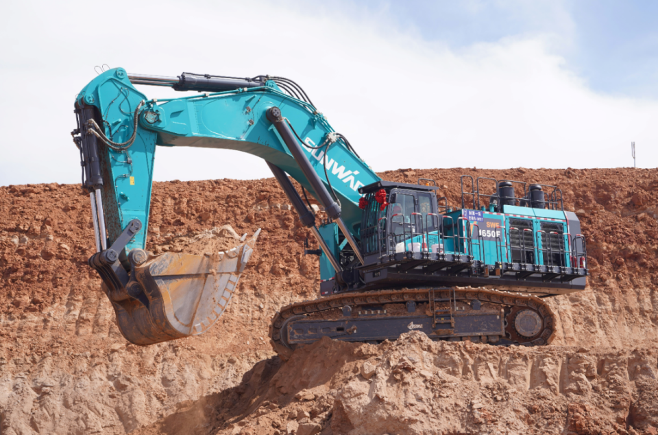 立异引领，，，，，实力见证！yp街机智能明星产品荣登“2025工程机械TOP10年度榜”