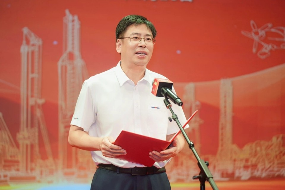 聚力前行！庆祝yp街机智能建设26周年表扬大会盛大召开