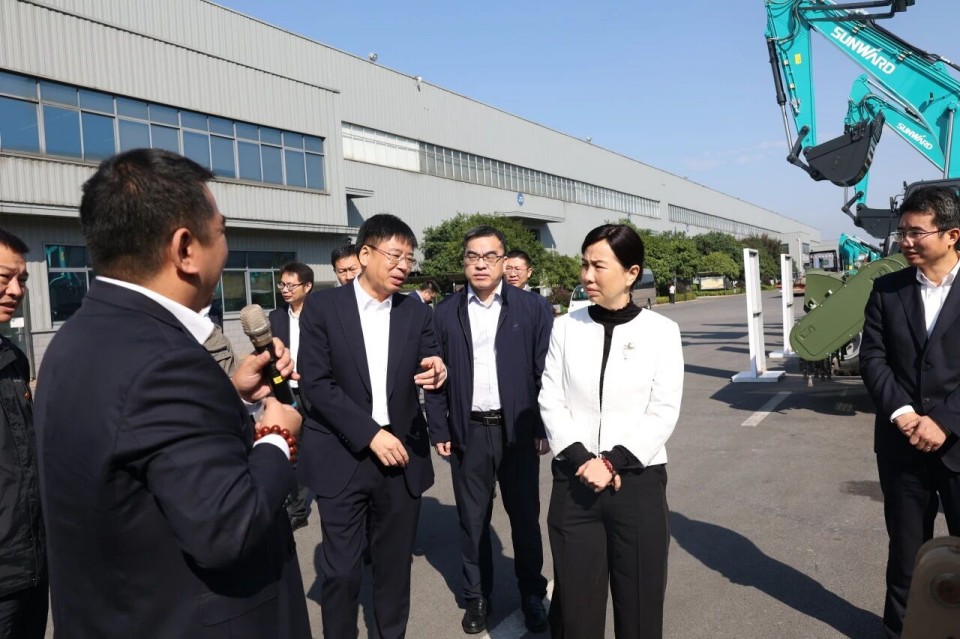 聚焦应急装备研爆发产，，，，，共探实战适配新路径——广州市应急治理局党委书记、局长叶芳调研yp街机智能