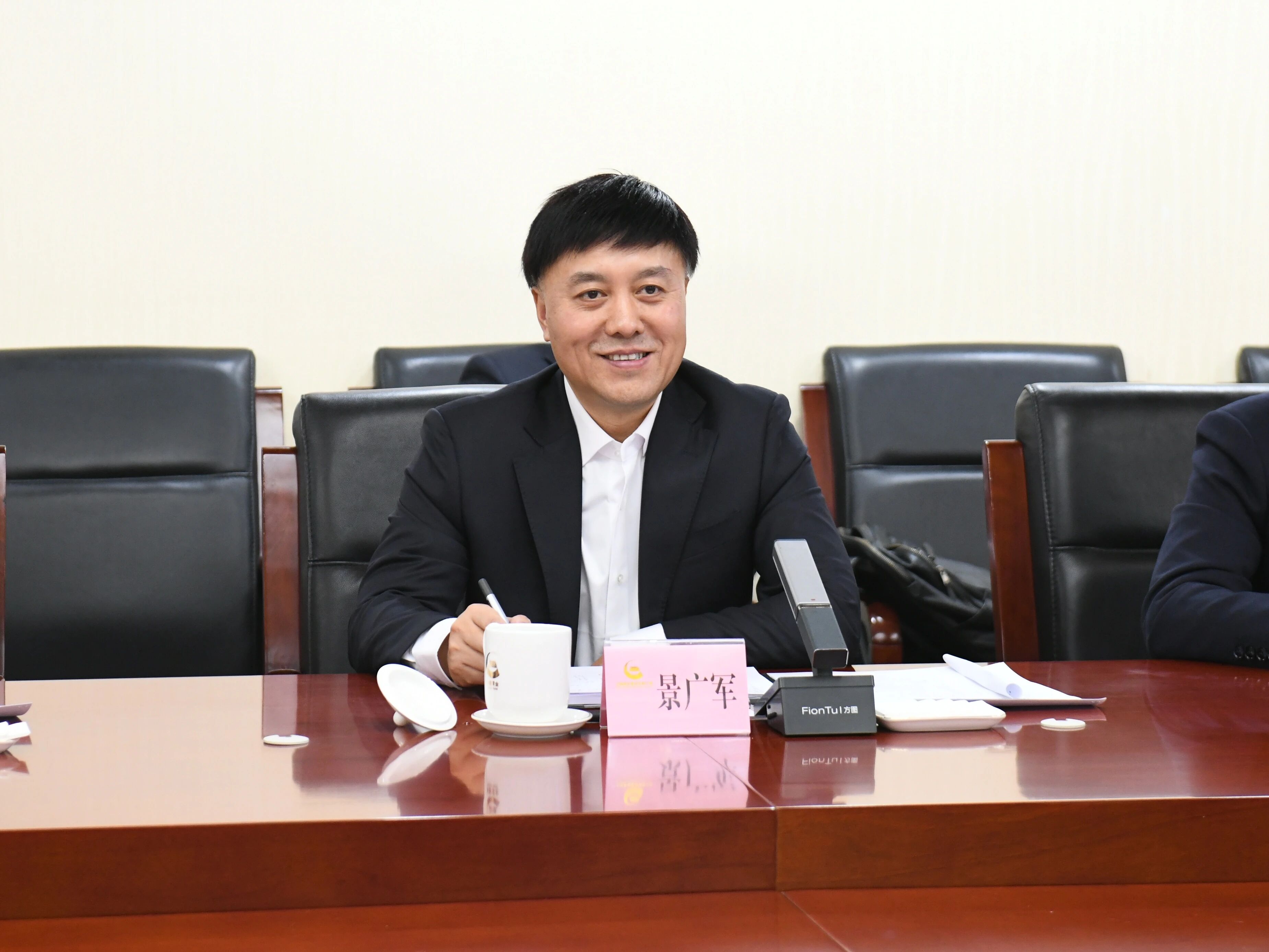 广州工控集团董事长景广军率yp街机智能团队到中国黄金集团造访交流