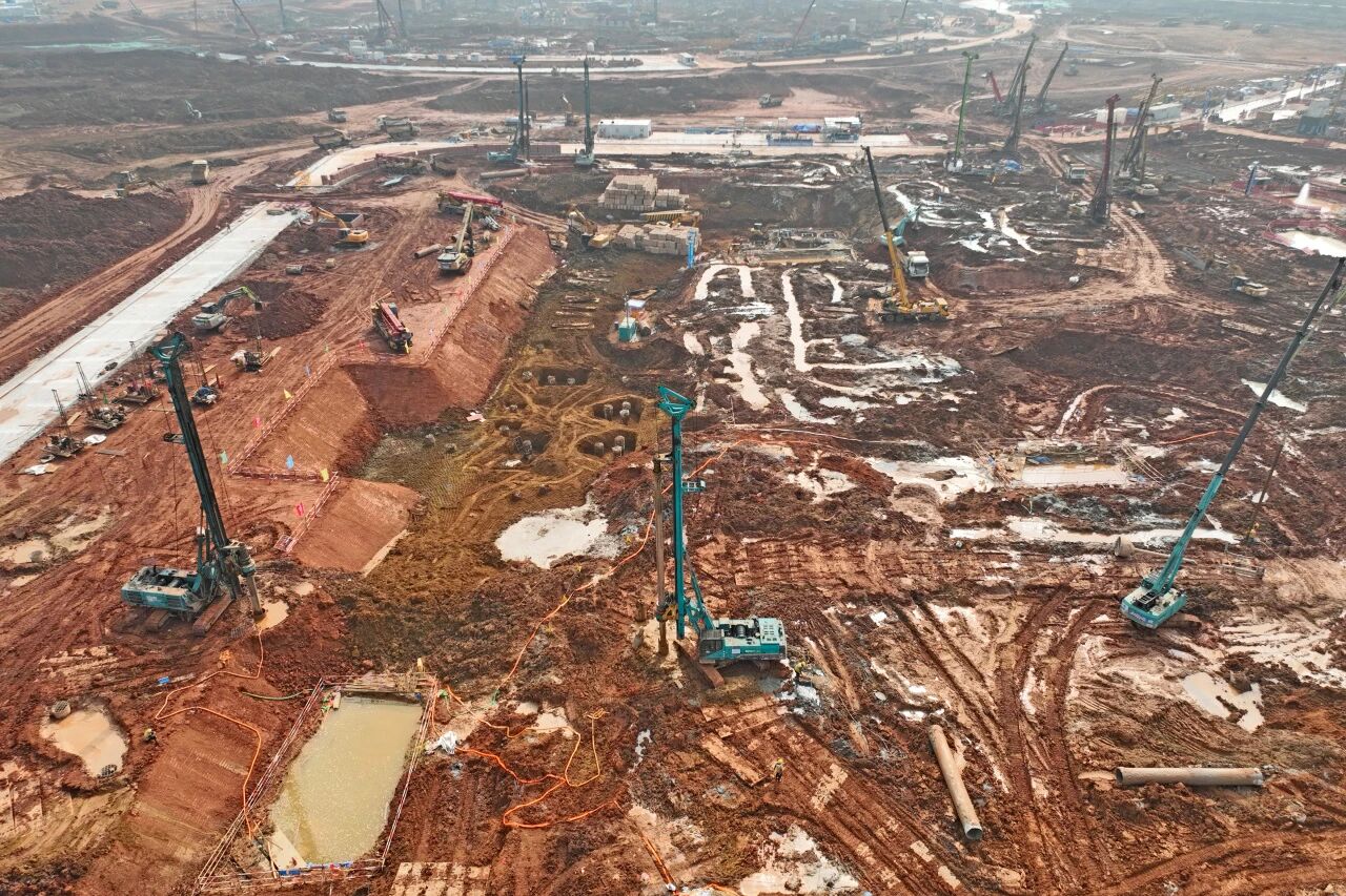 刷新“进度条”、修建新地标！yp街机智能旋挖集群助力长沙奥体中心建设