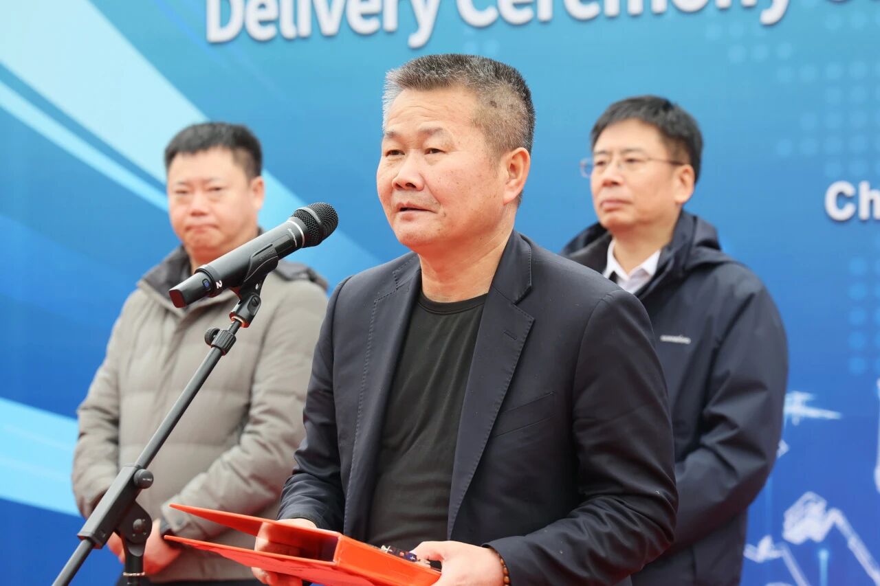 yp街机智能SWE700FE电动挖掘机乐成交付，，，，，助力打造绿色智慧矿山